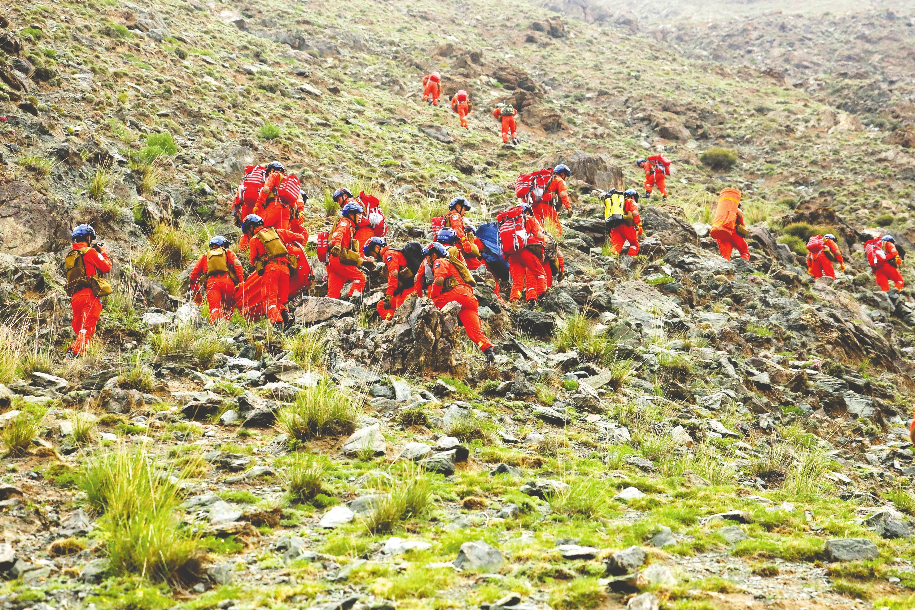 甘肃景泰马拉松21人遇难 越野赛保障救援为何难跟上？